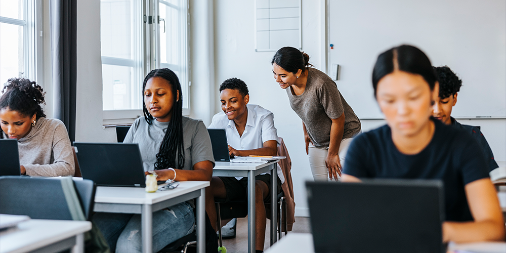 Reducing exam stress – AI agents vs. human proctoring